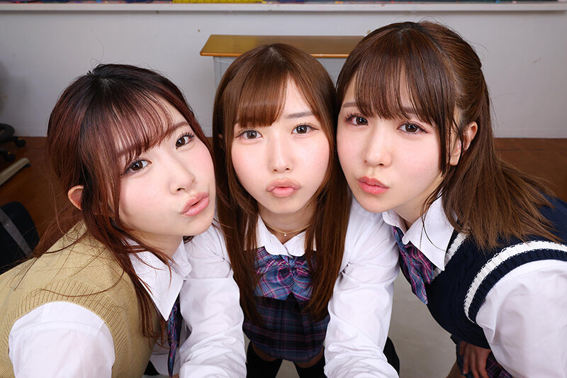 【urvrsp00492a】沙月恵奈×逢沢みゆ×柏木こなつ|学園祭のドキドキ告白体験!可愛いJK美少女3人に迫られる甘い誘惑|サンプル画像1枚目