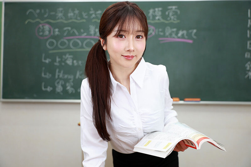 【vrkm01666】大槻ひびき｜全裸女教師のワキ見せ正常位がヌケる！｜サンプル画像7枚目