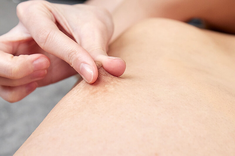 【vrkm01678】斎藤あみり｜痴女が乳首責め！オナサポでどぴゅどぴゅヌキまくれ！｜サンプル画像2枚目